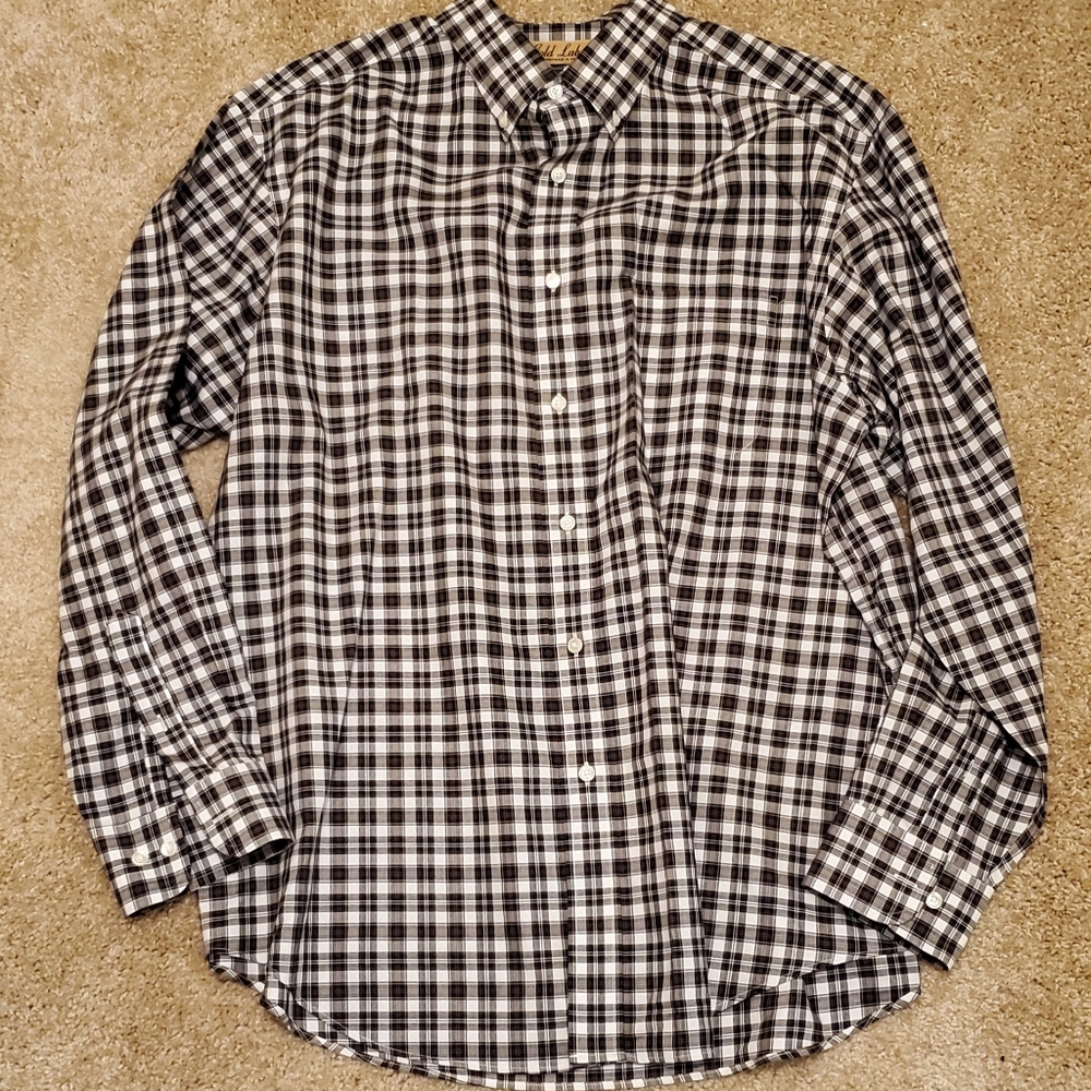 Roundtree & Yorke L/S worn once. No tears, holes, or missing buttons